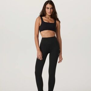 Vuori all the form pocket legging small short version